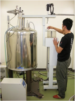 核磁気共鳴装置(NMR)